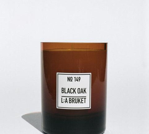 L:A BRUKET: Scented Candle, 260g - Black Oak - Label 17 New