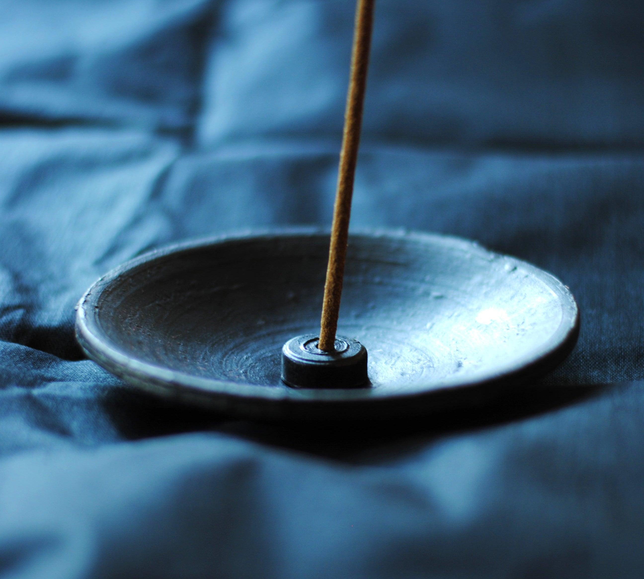 Stupa Incense Black Plate Holder - Label 17 New