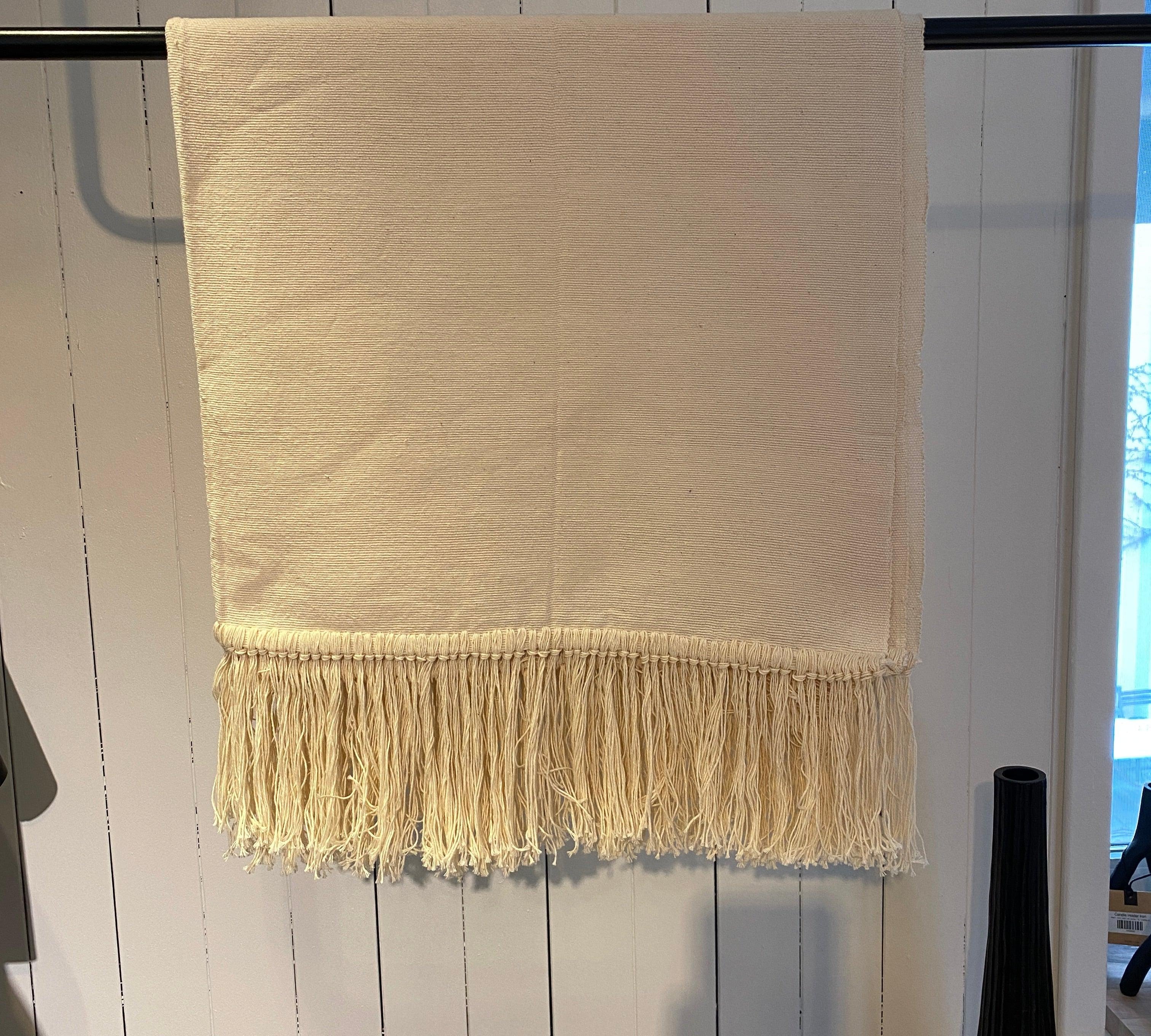 LABEL17 Throw Living