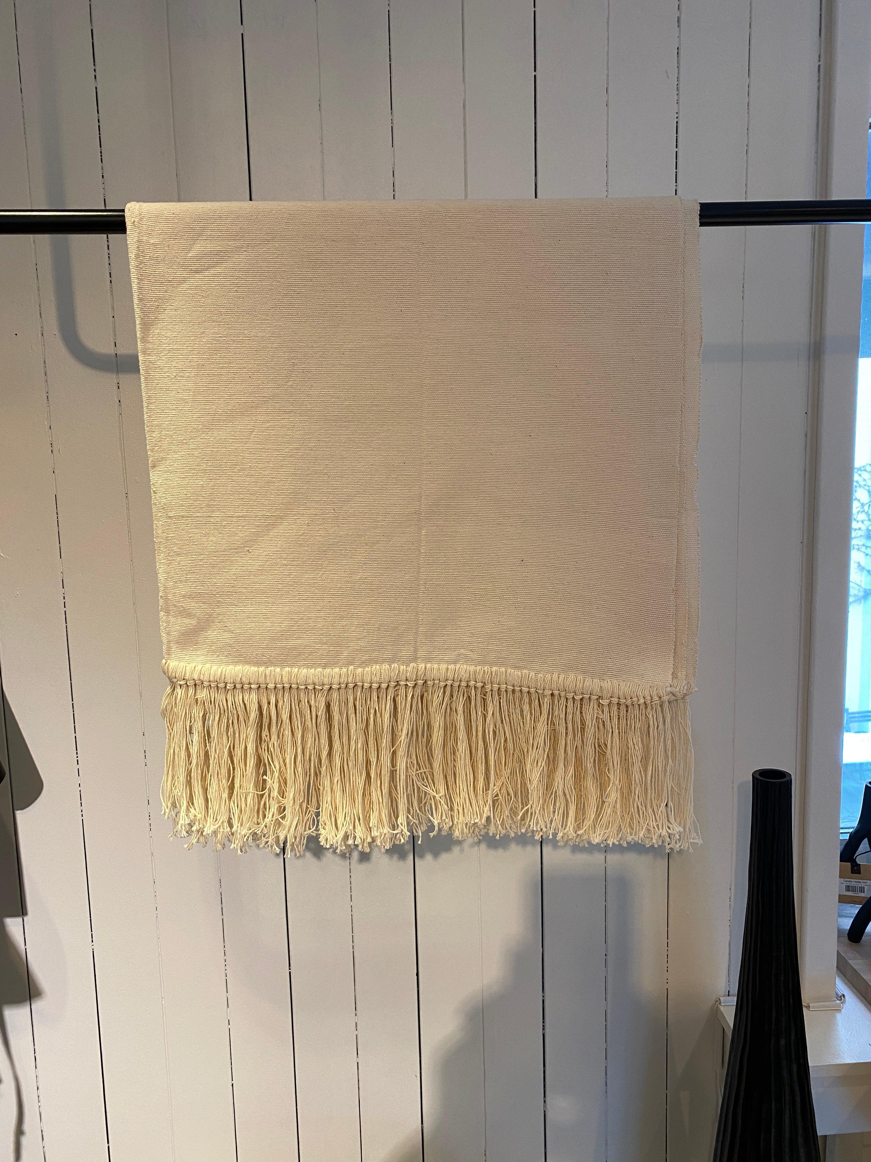 LABEL17 Throw Living