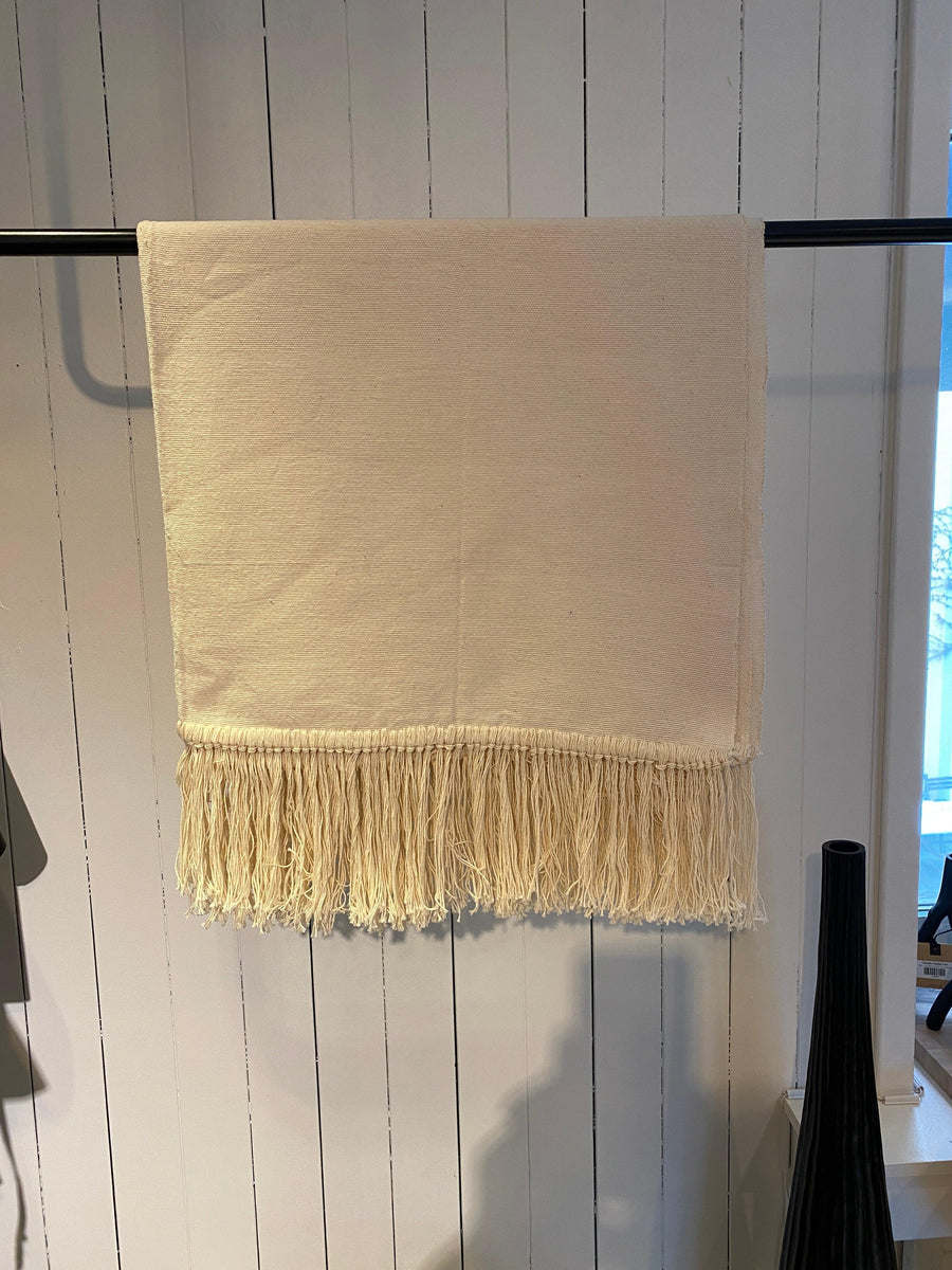 LABEL17 Throw Living