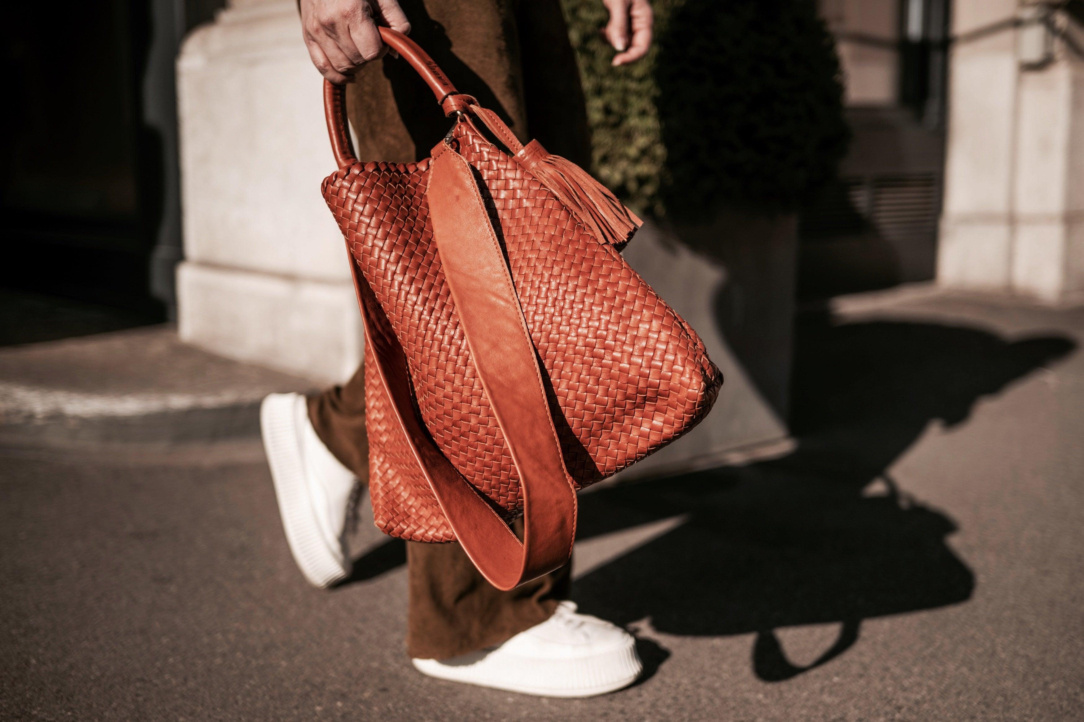 LABEL17 presents the Handbag Tresse Lou in Brick. Hand-Braided Lamb-Nappaleather, crafted in Morocco